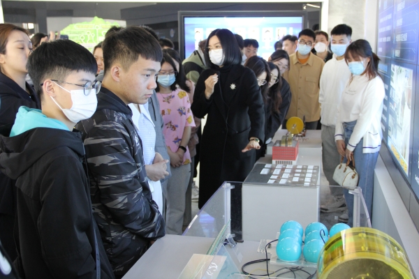 今日热点新闻聚焦，科技巨头的新动态与社会发展的脉搏